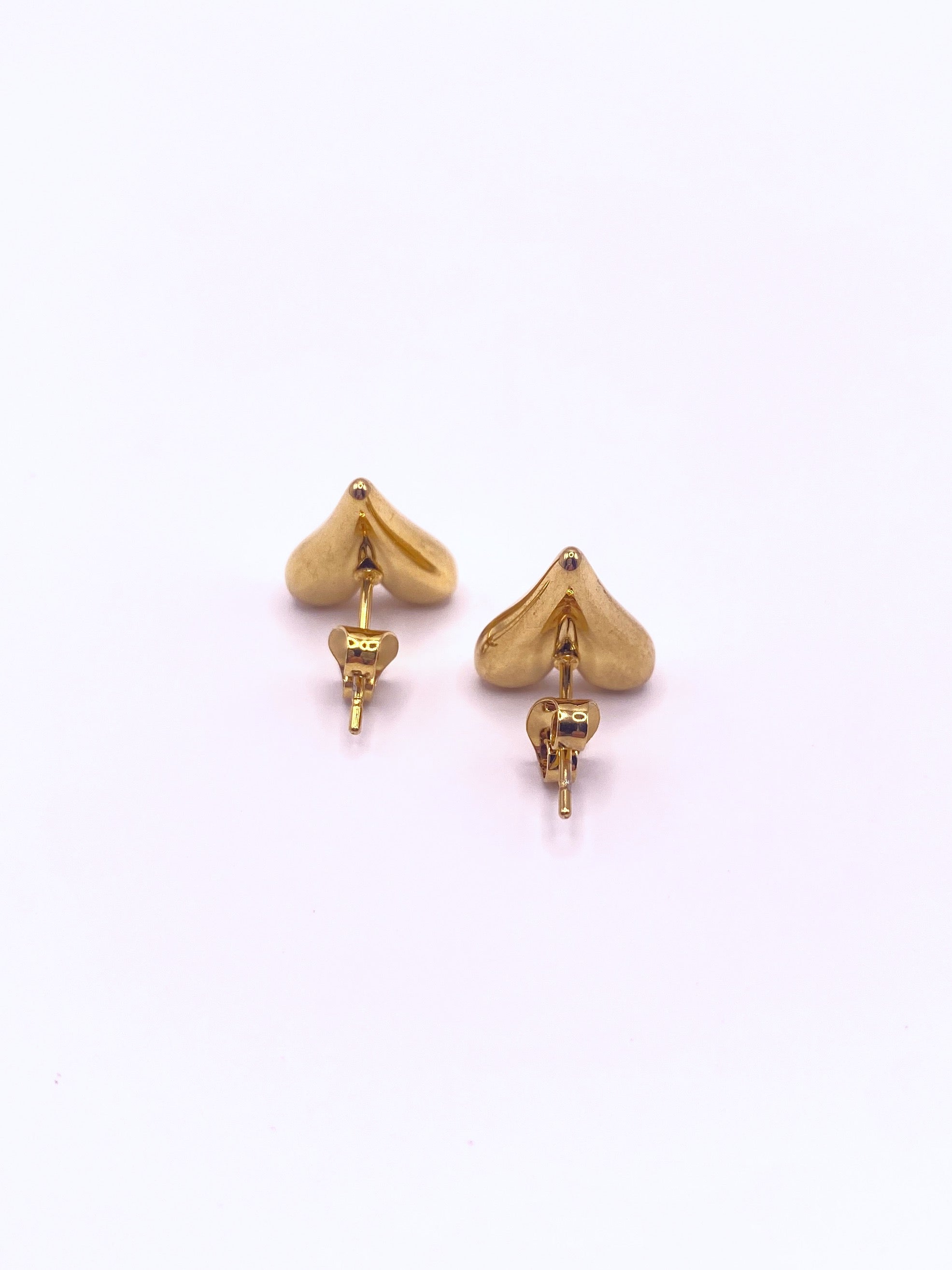 Smooth Heart Studs Goldplated