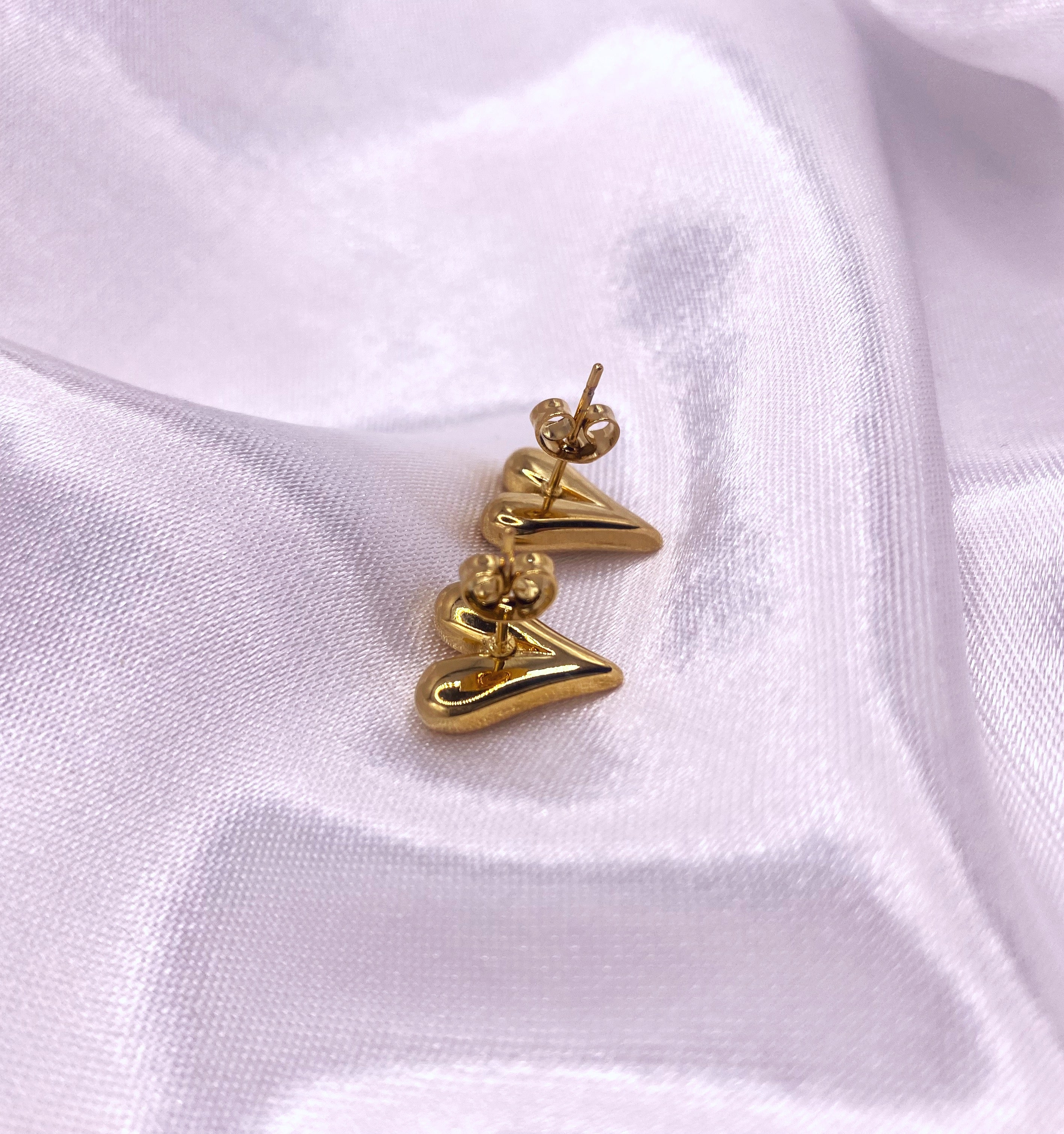 Smooth Heart Studs Goldplated