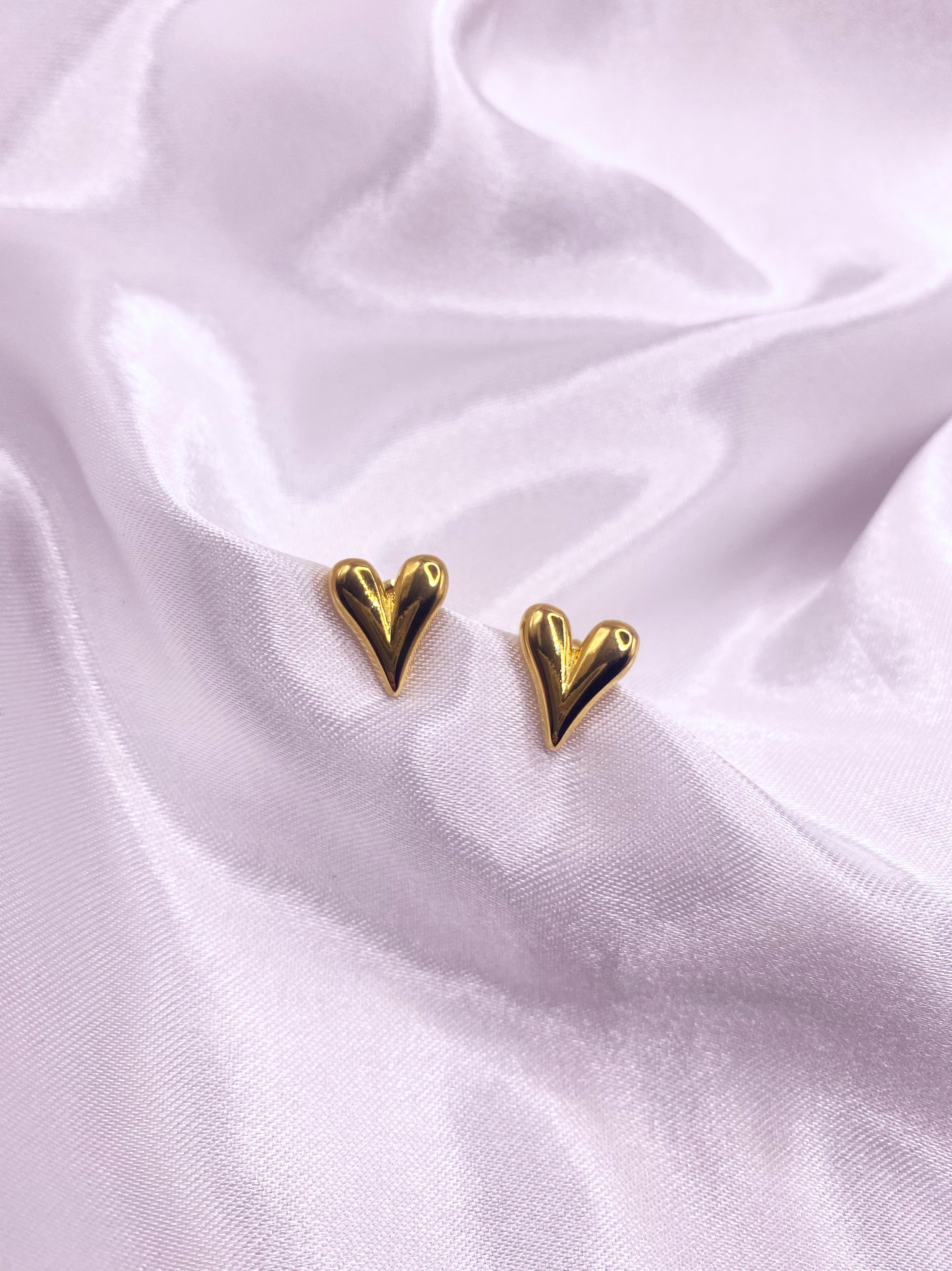 Smooth Heart Studs Goldplated