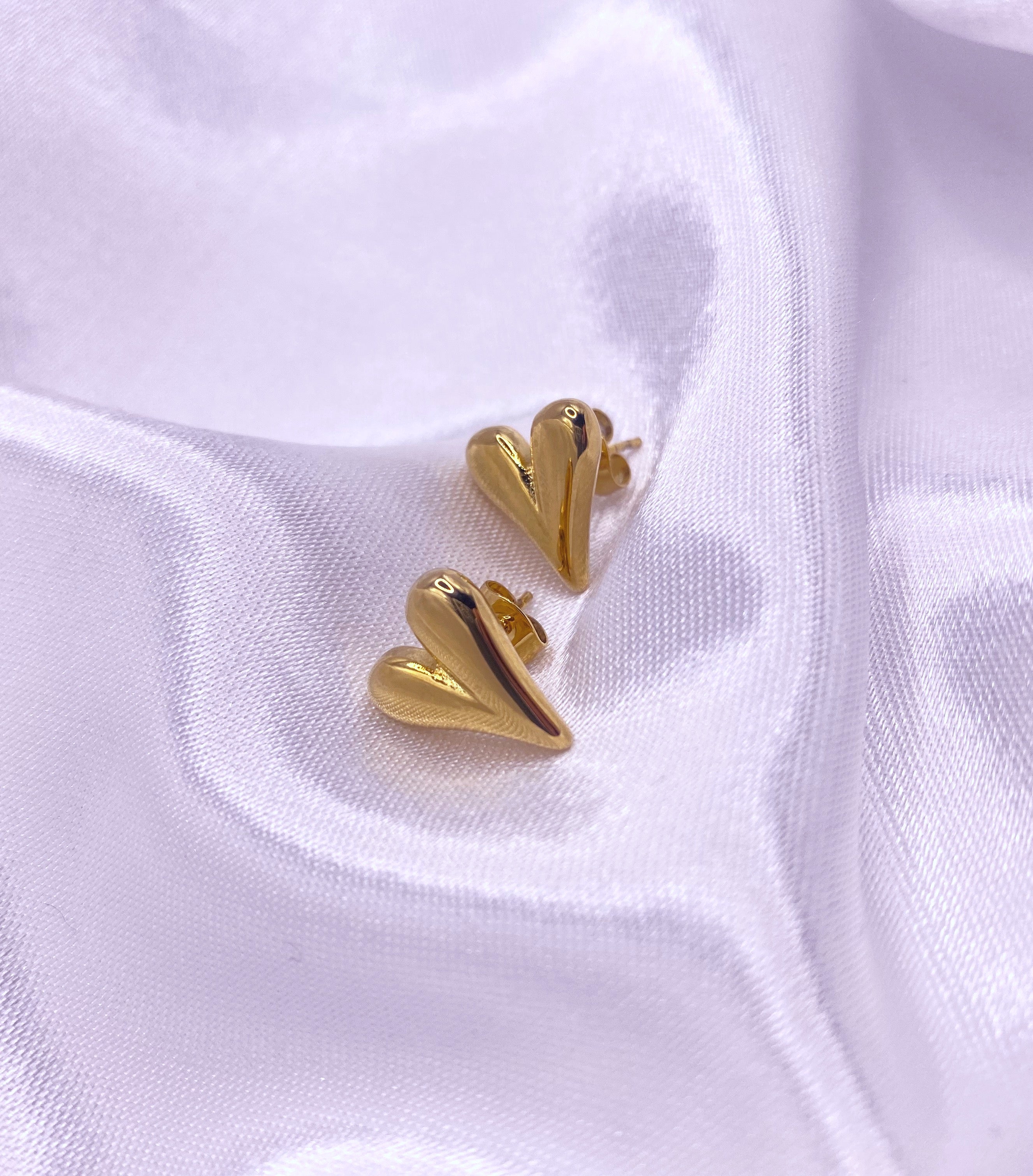 Smooth Heart Studs Goldplated